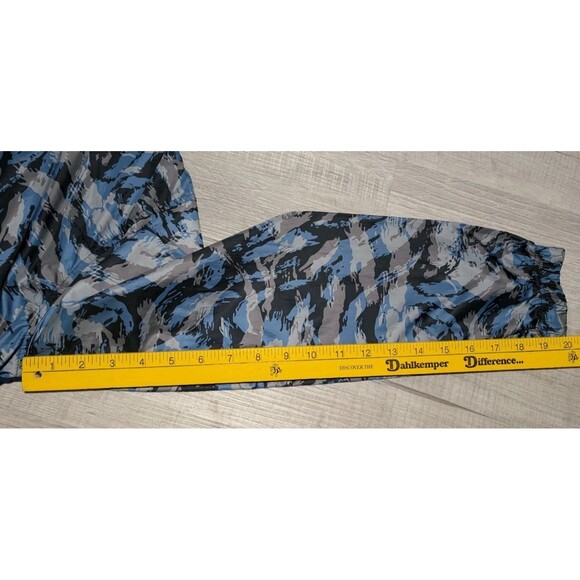 Under Armour Jacket Camo 1/2 Zip Pullover Lightweight Run Jog Men's Size Medium - Picture 8 of 8